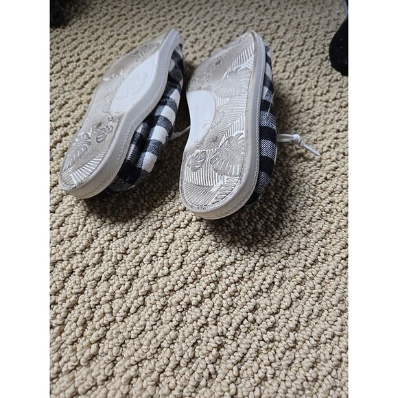 Tommy Bahama Womens Size 7 Canvas Memory Foam Casual Shoe Black Cream Preloved - Picture 14 of 16